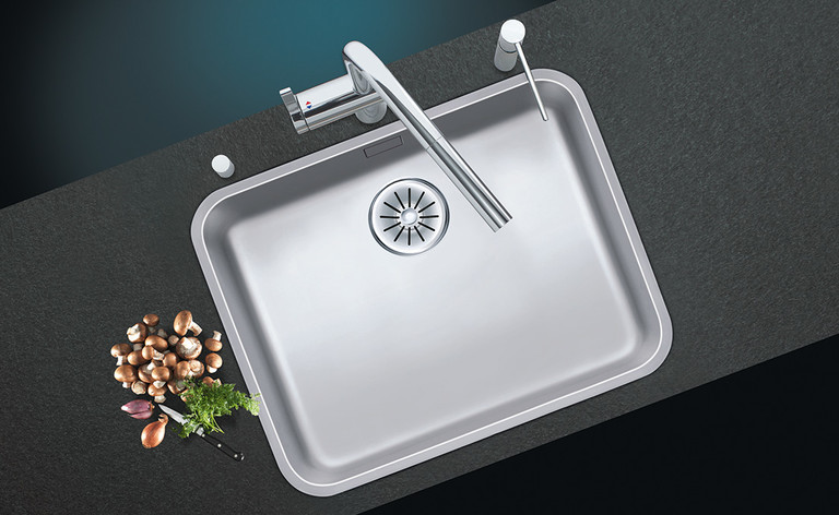 Spülen und Becken